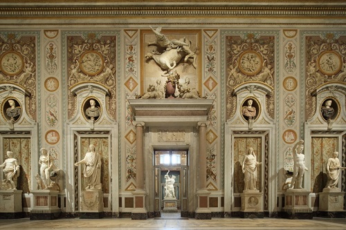 Image of Borghese Gallery Director Leads Daily Tour for Reopening